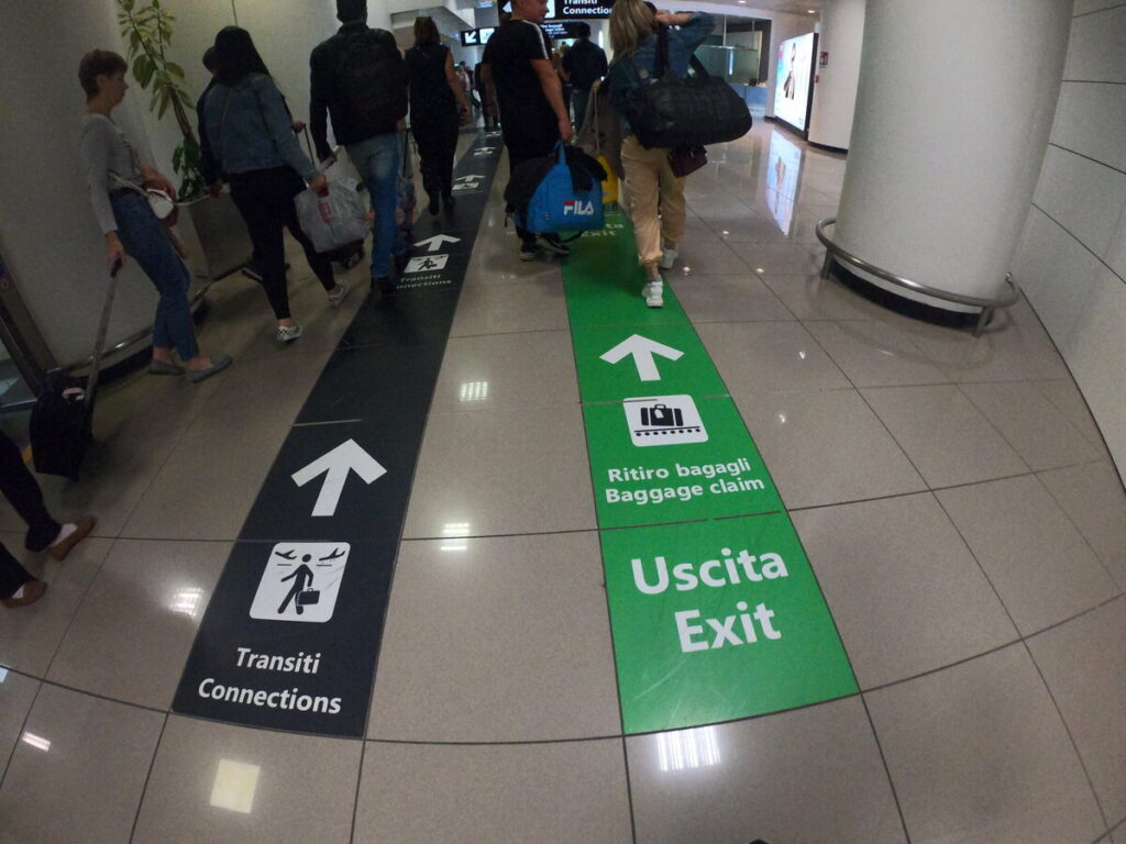 Печать рекламных наклеек в Москве